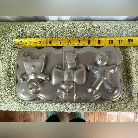 Nordic Ware Gingerbread Loaf Pan 12" - Picture 2 of 7